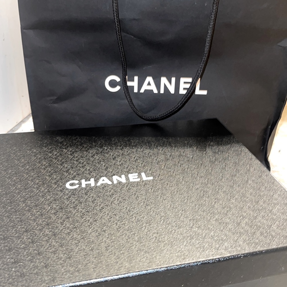CHANEL 🤍🖤